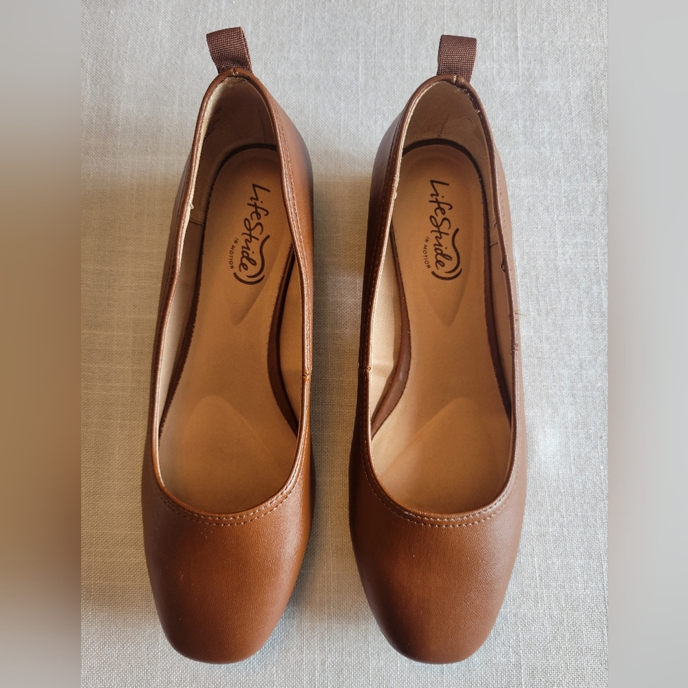 Life Stride Women's Tan Loafers